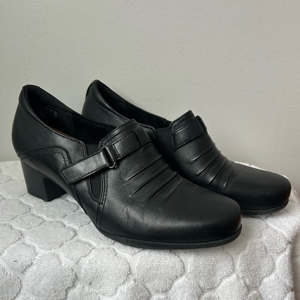 Clarks Rosalyn Nicole women's heeled loafers black leather Size 11 Slip on